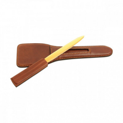 Astuccio in vera pelle colore marrone con il tagliacarte. Italianfashionglam