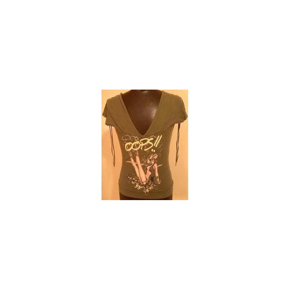 T-shirt-donna-scollata-cotone-verde-casual-femminilità-chic-sexi-fashion-stile-gusto-italiano- T-shirt-donna-scollata-cotone-verde-casual-femminilità-chic-sexi-fashion-stile-gusto-italiano-
