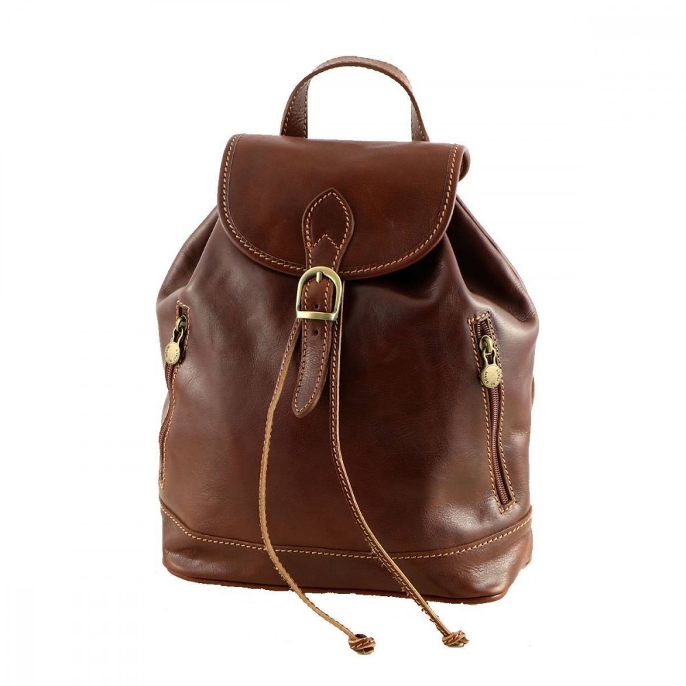 Lorena lo zaino chic da donna fatto a mano in vera pelle Colori Marrone  Materiale Vera pelle Italiana 100% Lavorazione Artigianale fatta a mano  Finitura Eccellente curata nei dettagli Metallo Dorato lucido