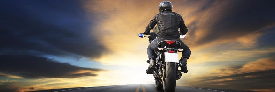 Le collezioni della moda e degli accessori per il motociclista i modelli per la sicurezza ed il confort nella guida sulle due ruote.