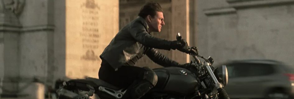 Le collezioni dell'abbigliamento da uomo per la motocicletta. I modelli glamour di tendenza e confort nella guida.
